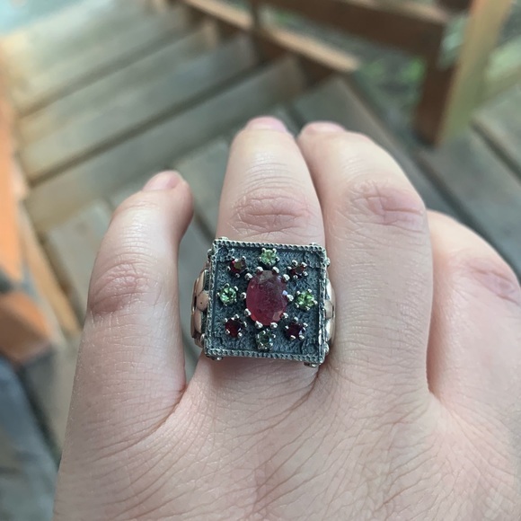 STERLING SILVER GARNET & PERIDOT STATEMENT RING - Picture 4 of 7